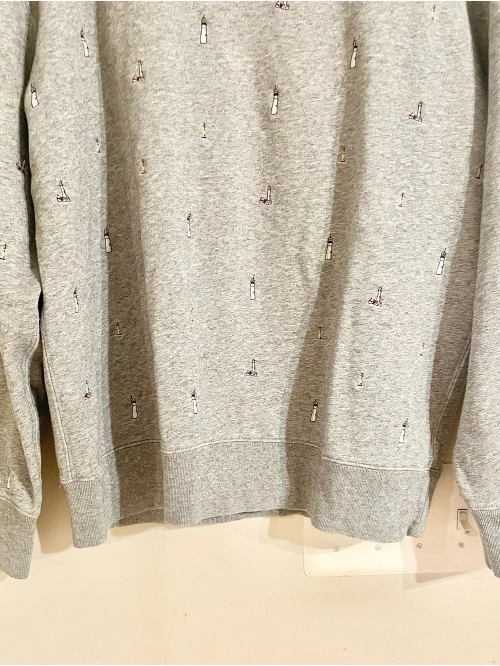 Vtg J. Crew Men’s Light House Gray Embroidered Knit Crewneck Sweater Sz L- EUC